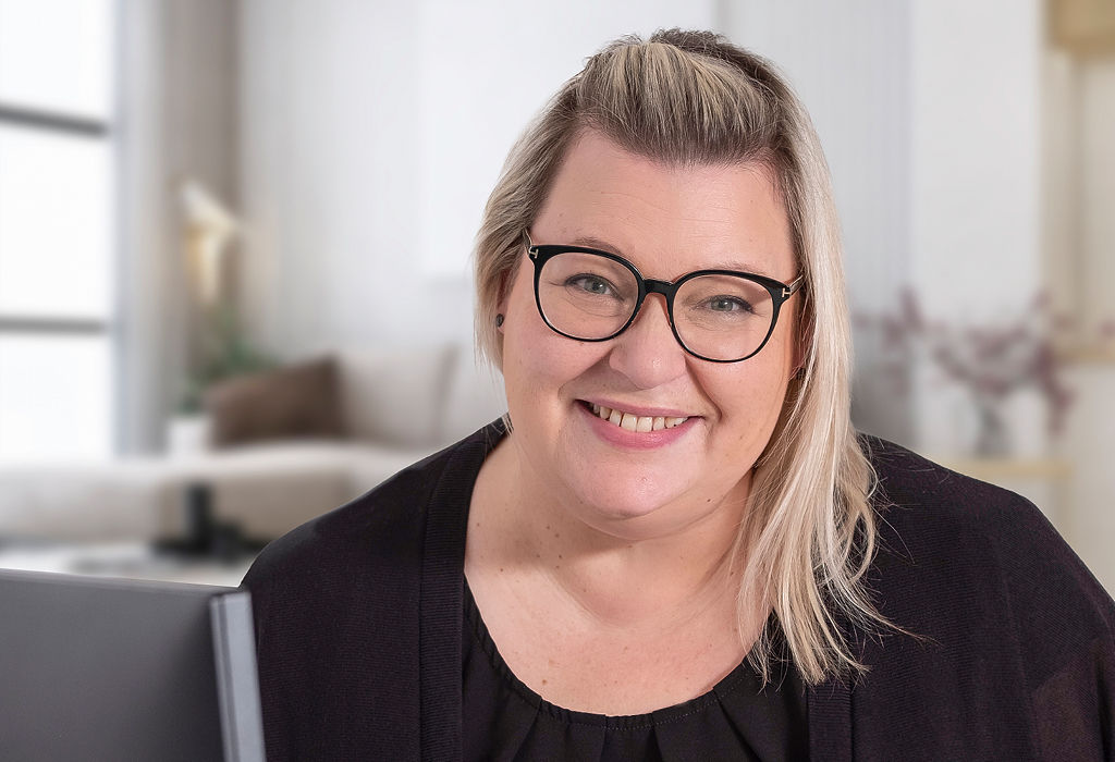 Katja Deublein Geschäftsführerin – Fotografin & Telekommunikation PK & GK